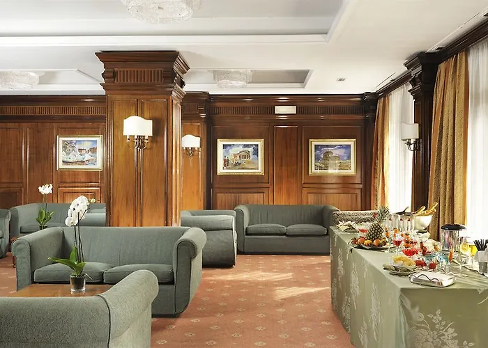 Hotel Beverly Hills 4*