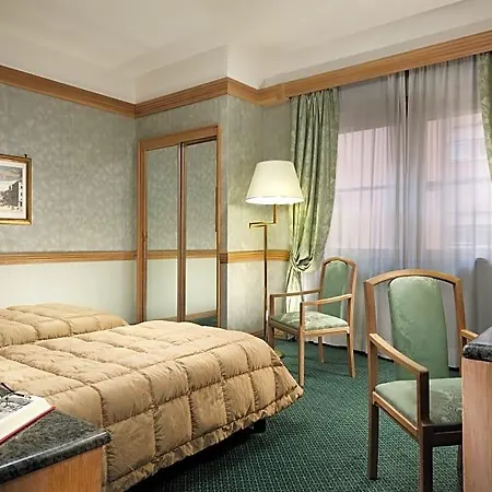 Hotel Beverly Hills 4*